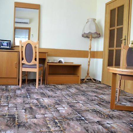 Karat Bed and Breakfast Warszawa Exteriör bild