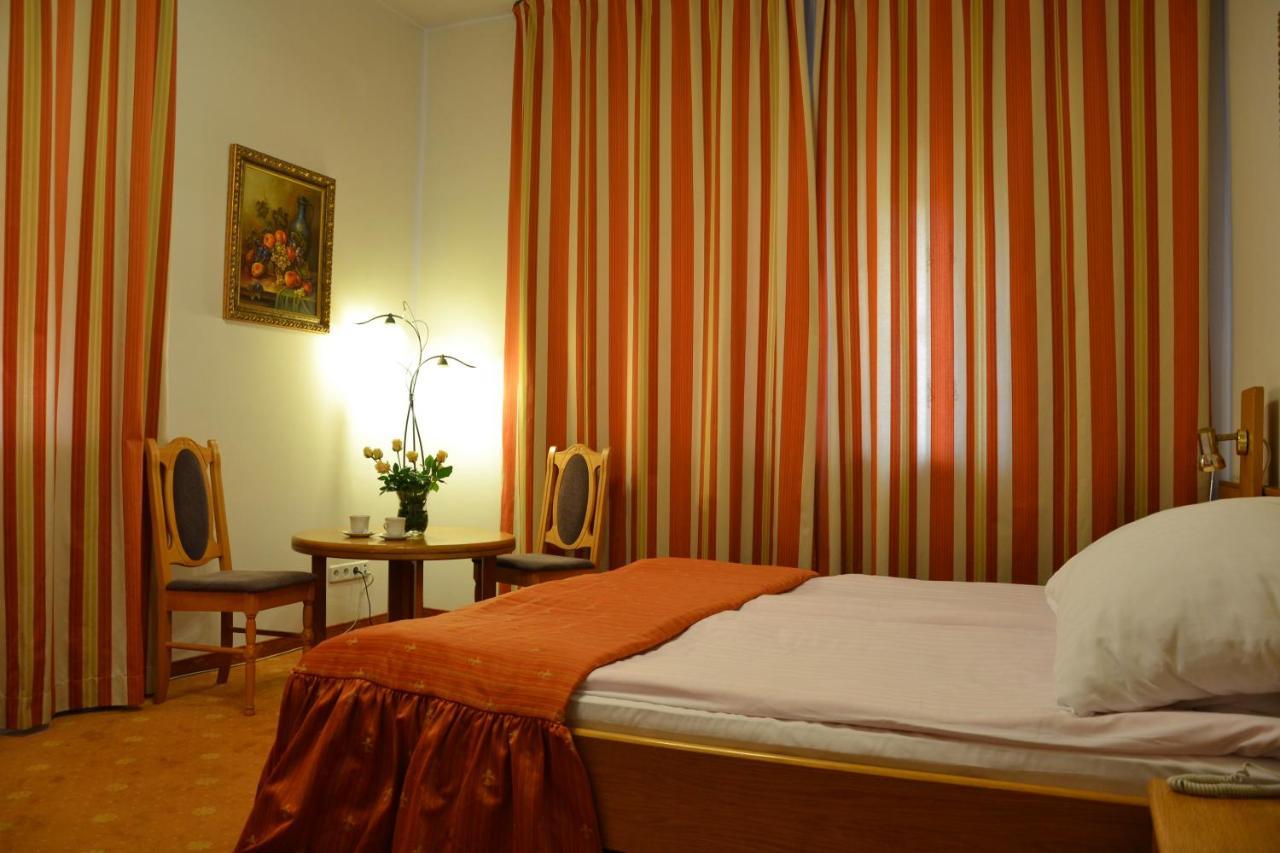 Karat Bed and Breakfast Warszawa Exteriör bild