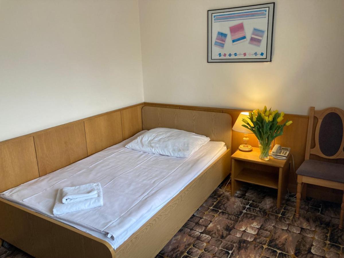 Karat Bed and Breakfast Warszawa Exteriör bild