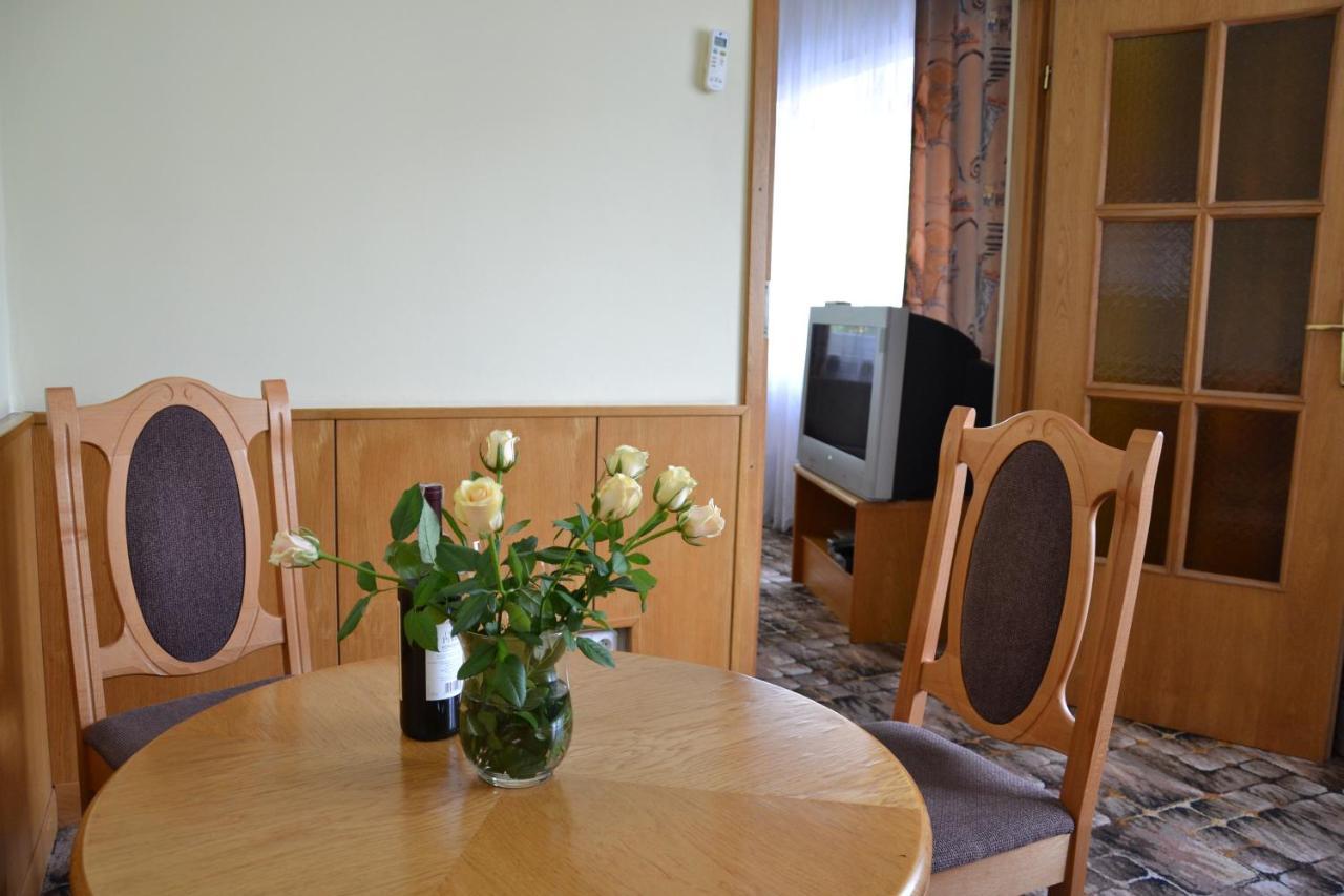 Karat Bed and Breakfast Warszawa Exteriör bild