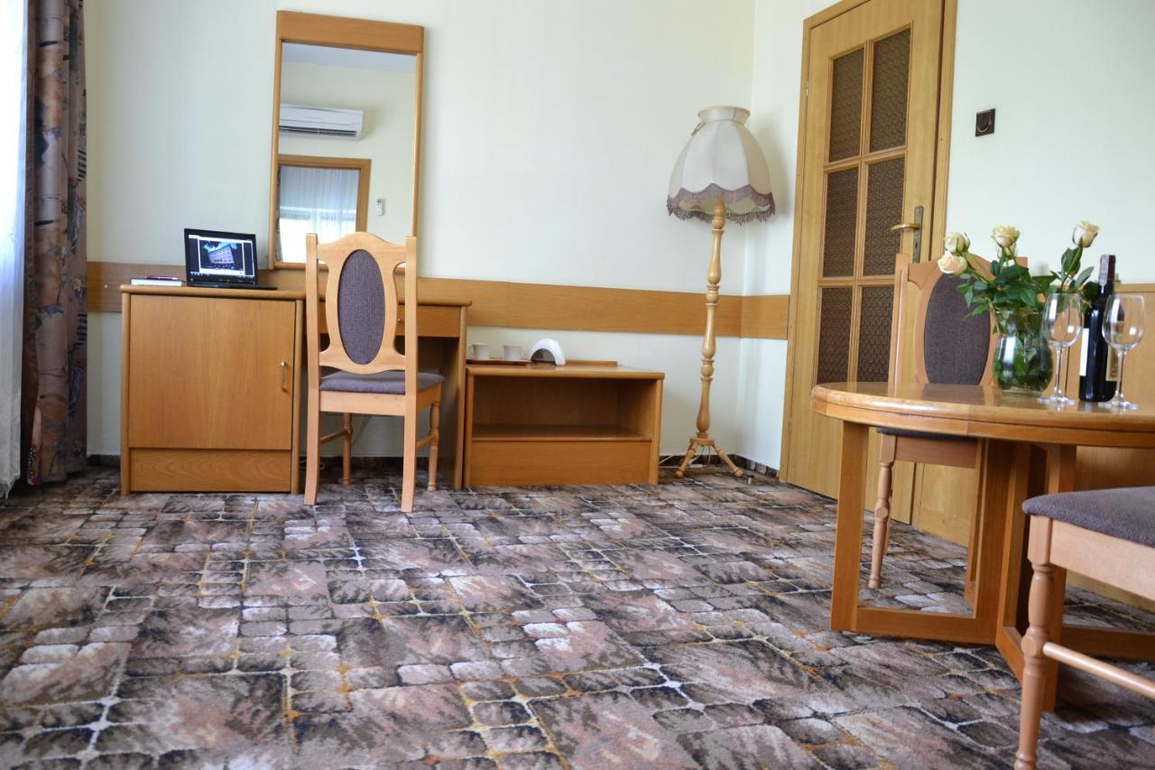 Karat Bed and Breakfast Warszawa Exteriör bild