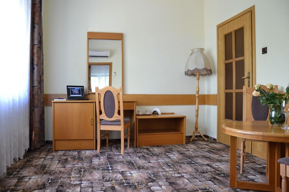 Karat Bed and Breakfast Warszawa Exteriör bild