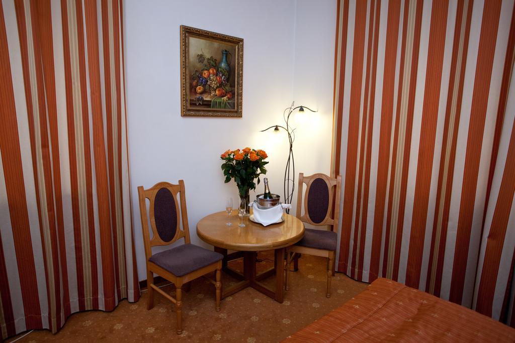 Karat Bed and Breakfast Warszawa Exteriör bild
